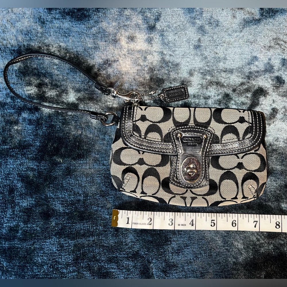Coach Legacy Black & Tan Signature Canvas Wristlet with Turn-Lock vintage EUC ♥️ - Picture 11 of 13